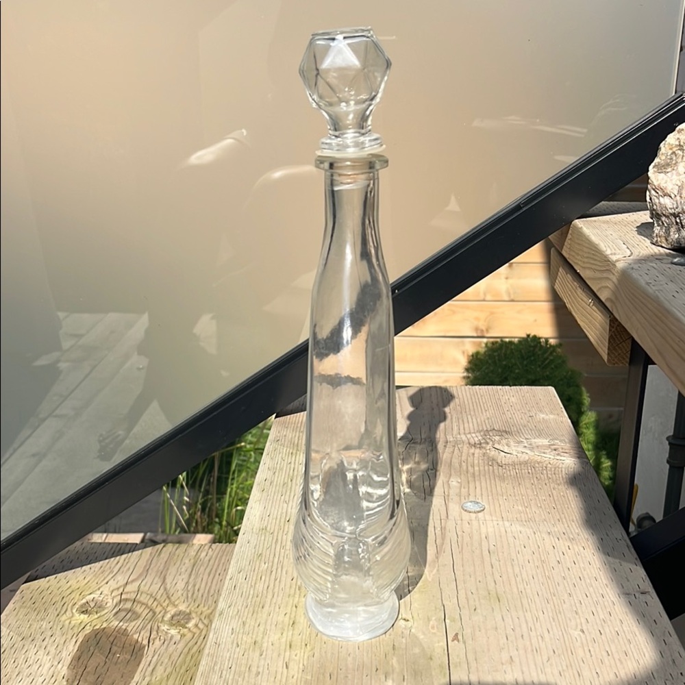 1960’s Elegant Clear Glass Decanter - Picture 5 of 6